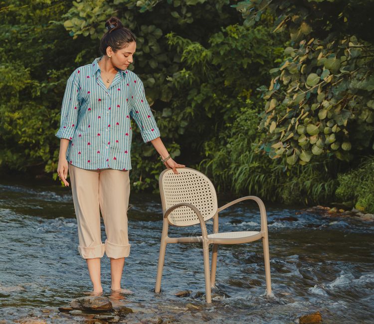 Avelis Premium Outdoor Chair with Rattan-Style Weave &amp; PP Durability (Grey)